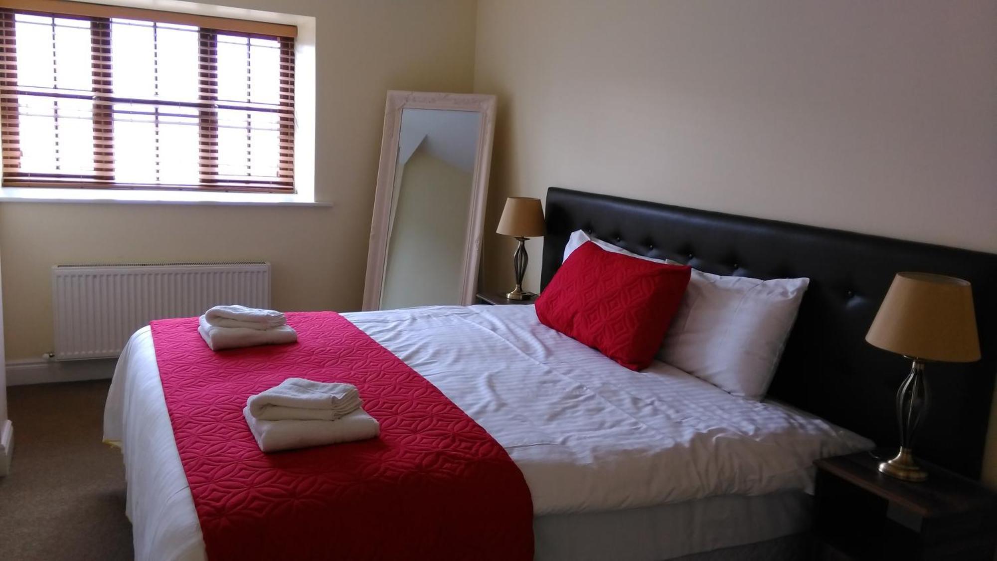 New Forest Estate Lodges Tyrrellspass Phòng bức ảnh